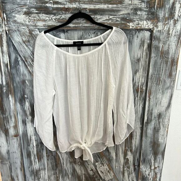 Comfy white blouse with tie - Picture 1 of 3